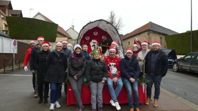 Noël-Distribution-des-cadeaux